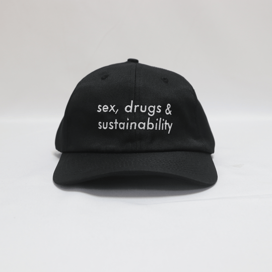 SEX, DRUGS & SUSTAINABILITY RECYCLED CAP BLACK