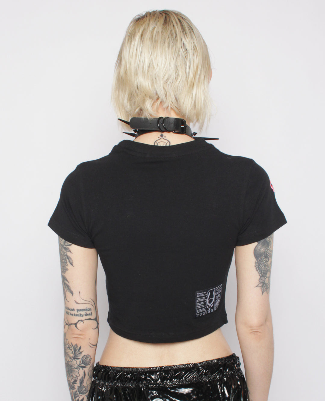 I DONT BELIEVE IN HUMANS CROP TEE