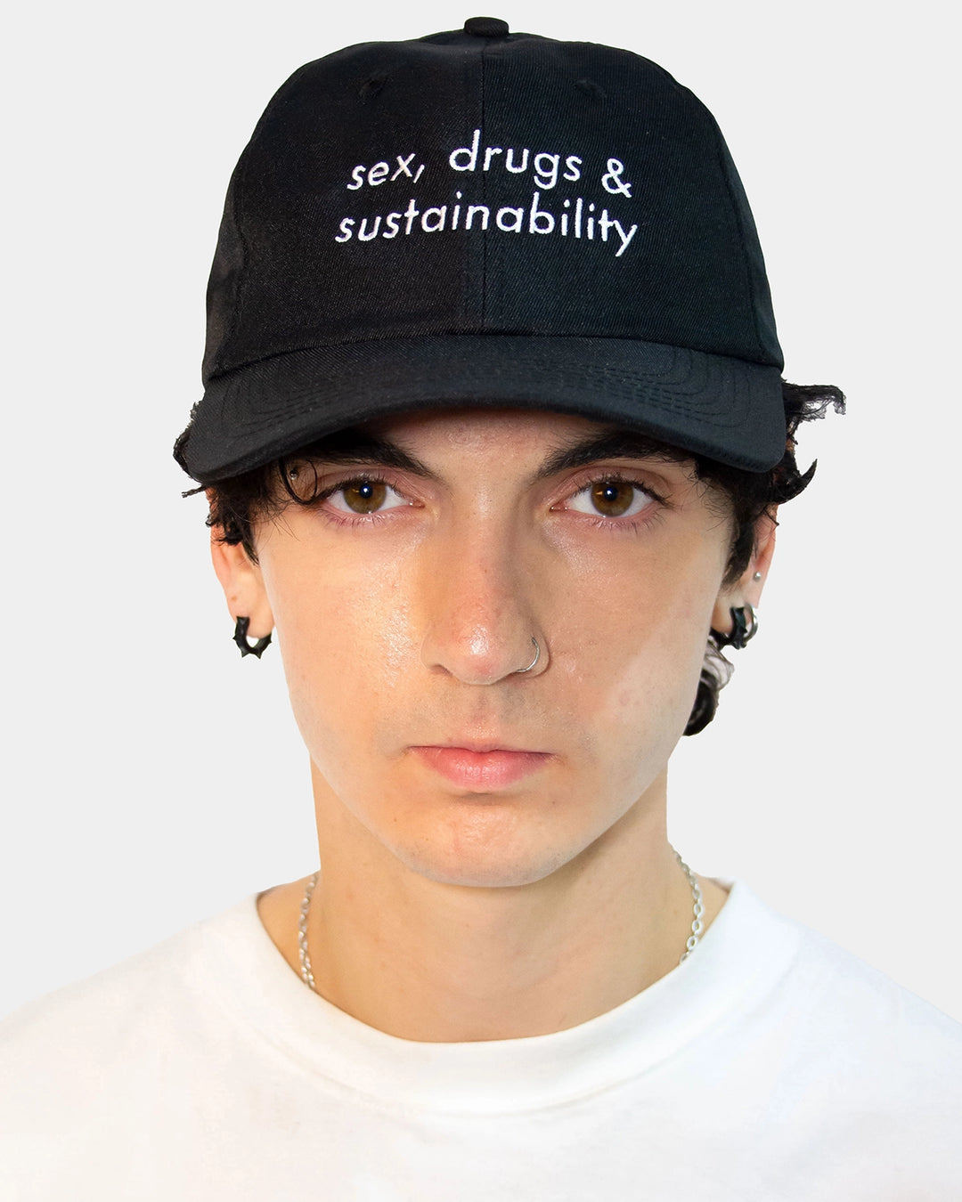 SEX, DRUGS & SUSTAINABILITY RECYCLED CAP BLACK