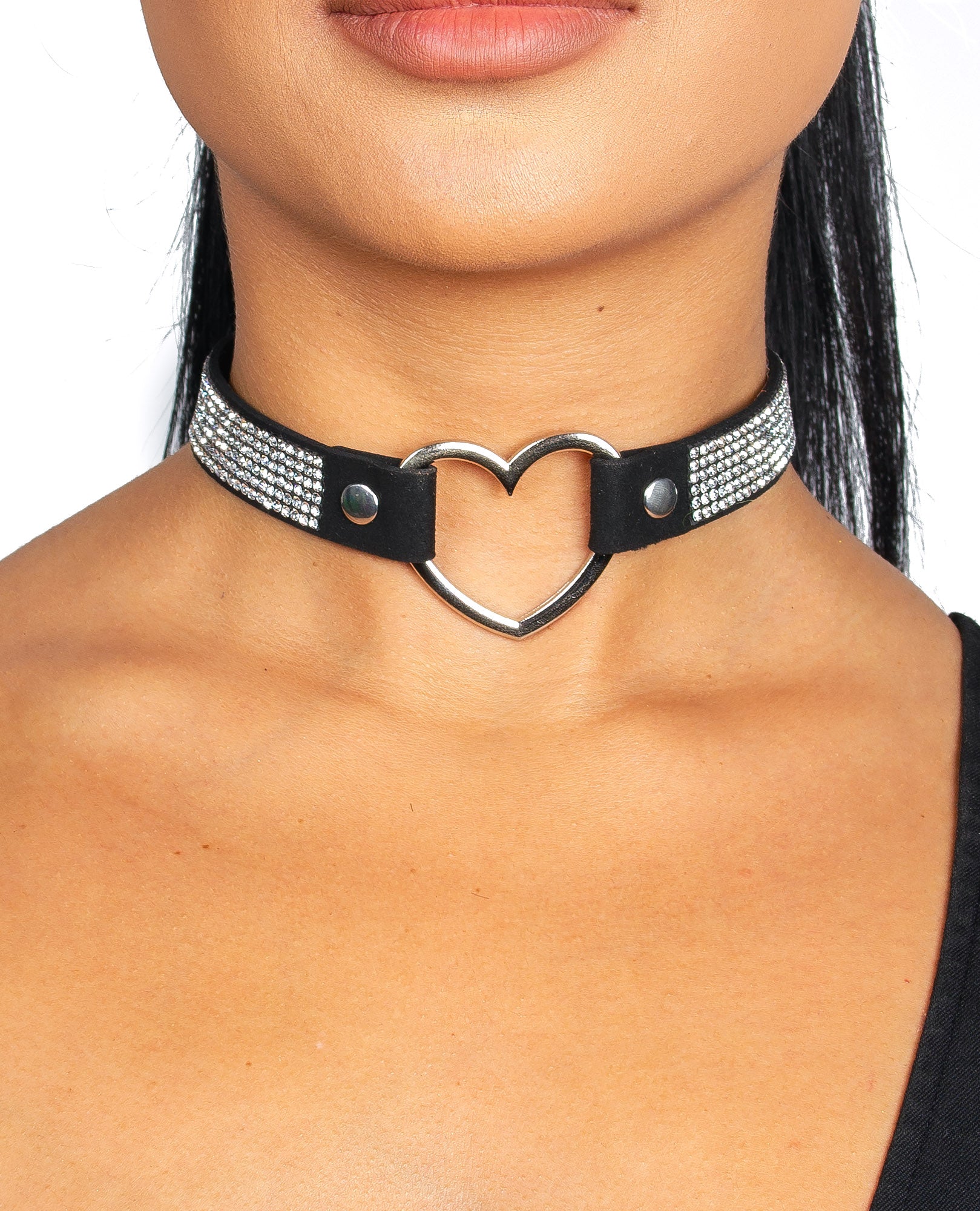 DIAMANTE HEART COLLAR.