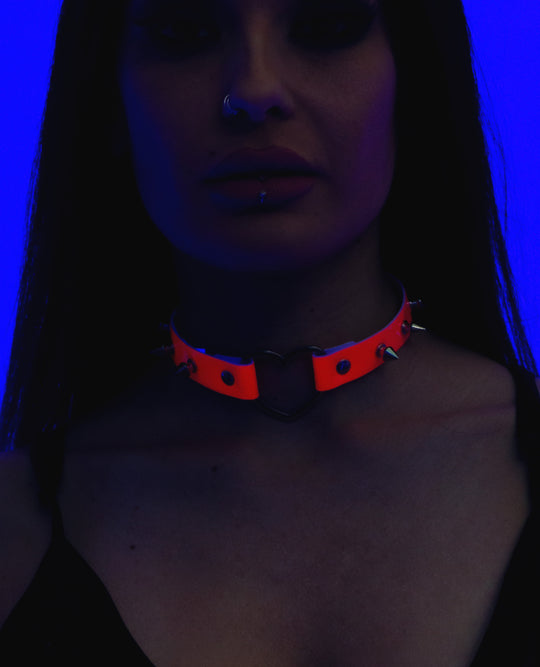 HEART SPIKE COLLAR.