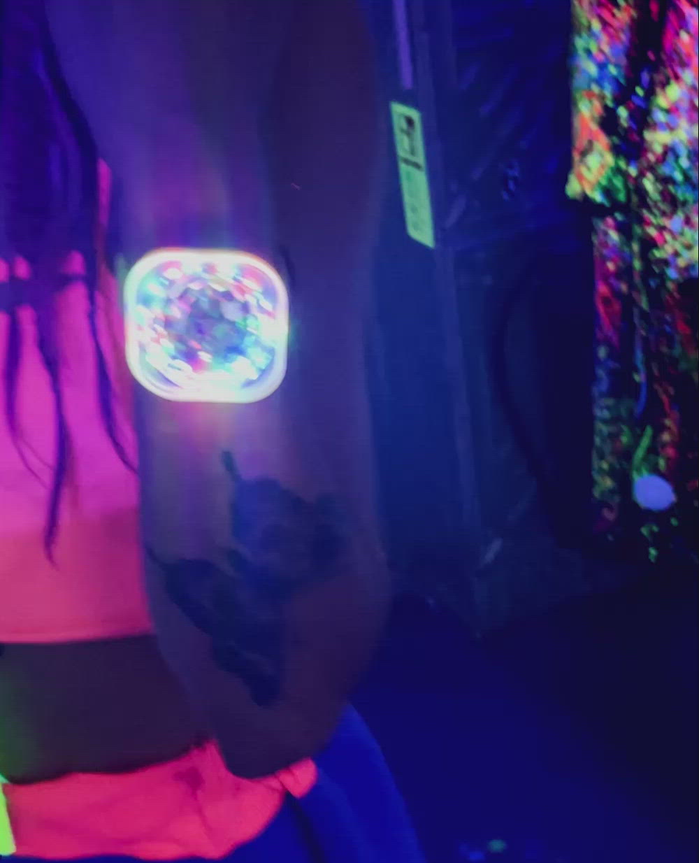 PORTABLE WRIST DISCO LIGHT