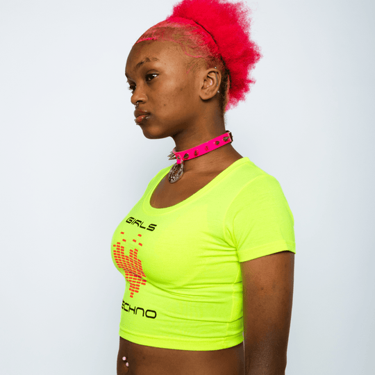 GIRLS LOVE TECHNO CROP TEE