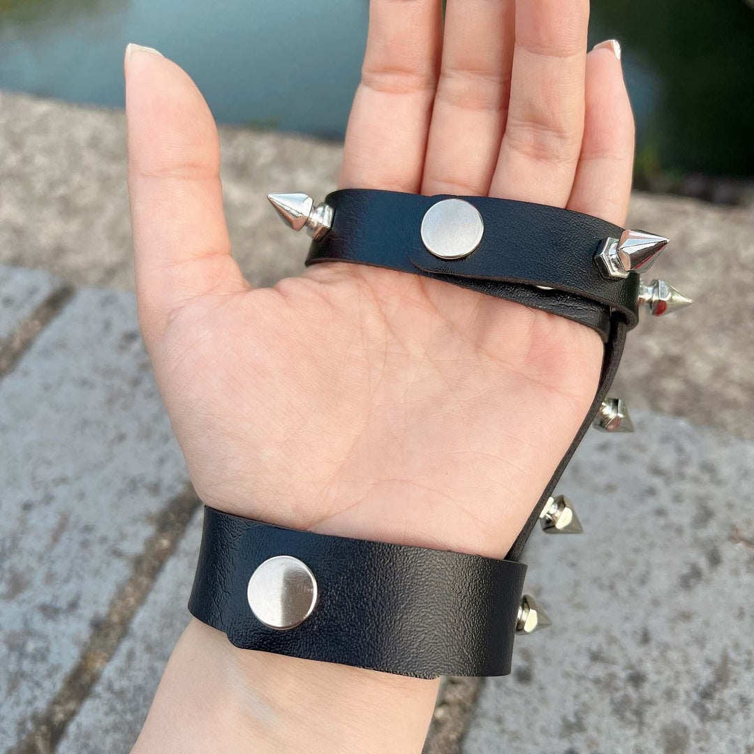 SPIKED GLOVE