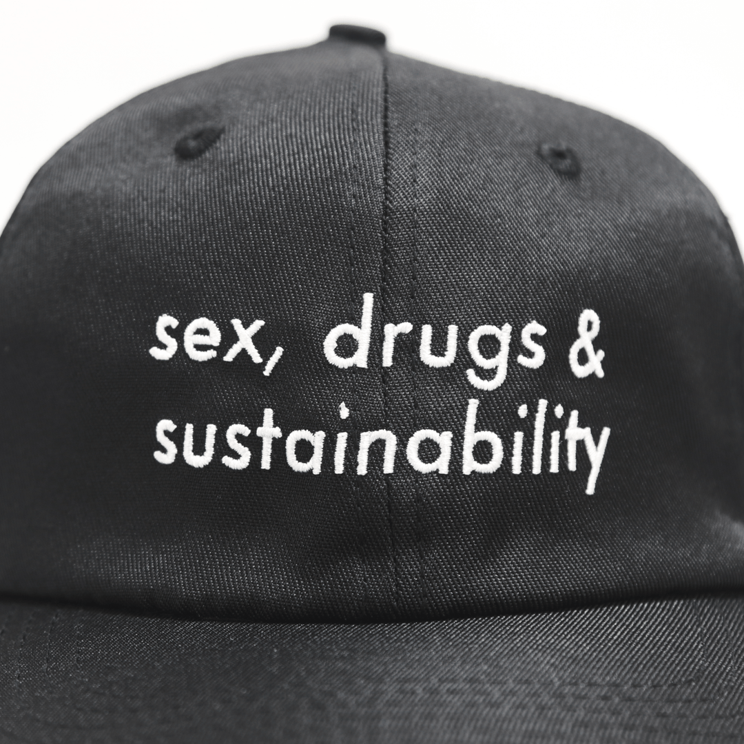 SEX, DRUGS & SUSTAINABILITY RECYCLED CAP BLACK