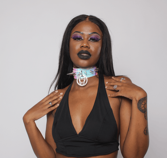 SPIKED LOGO COLLAR