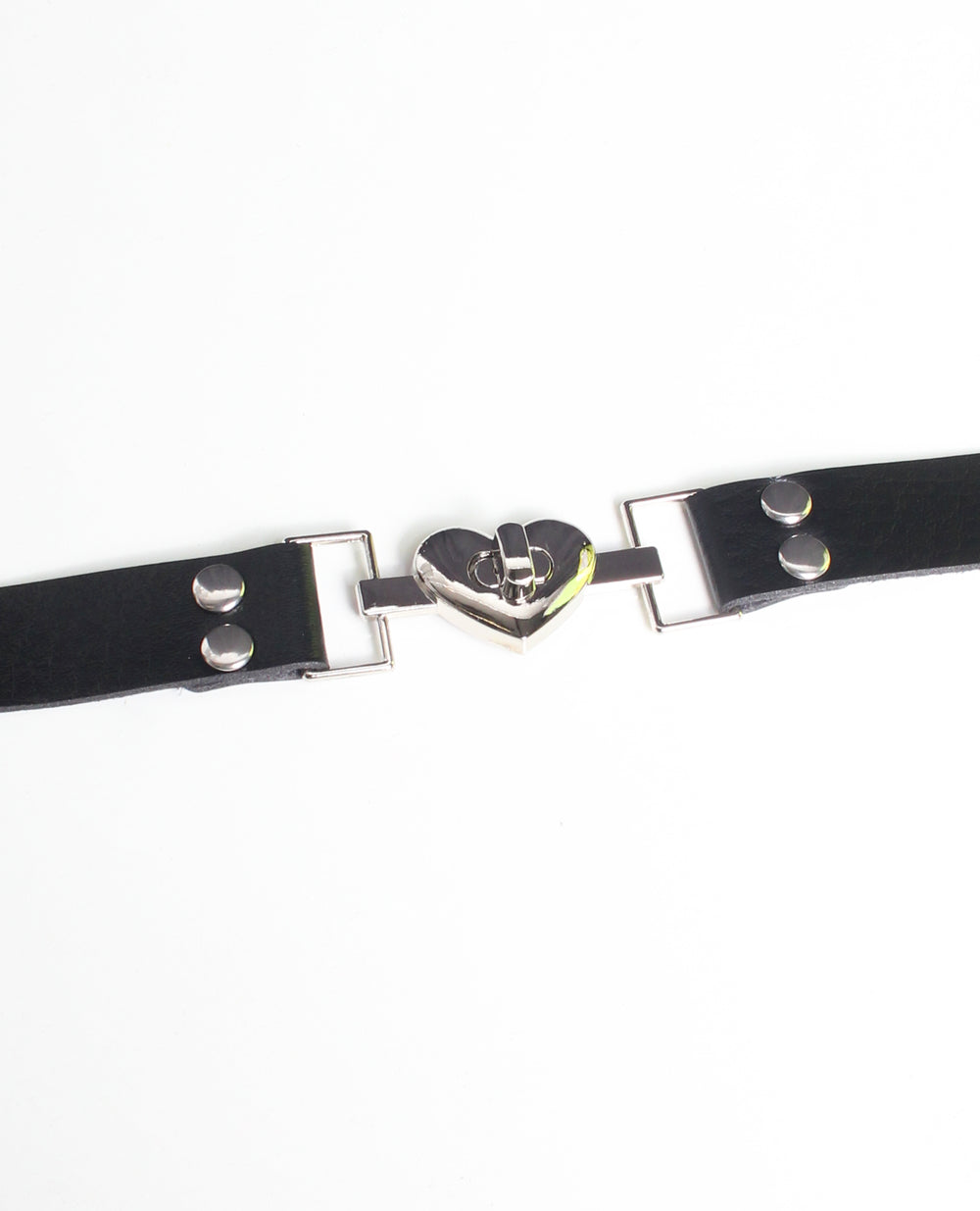 CLASP HEART COLLAR