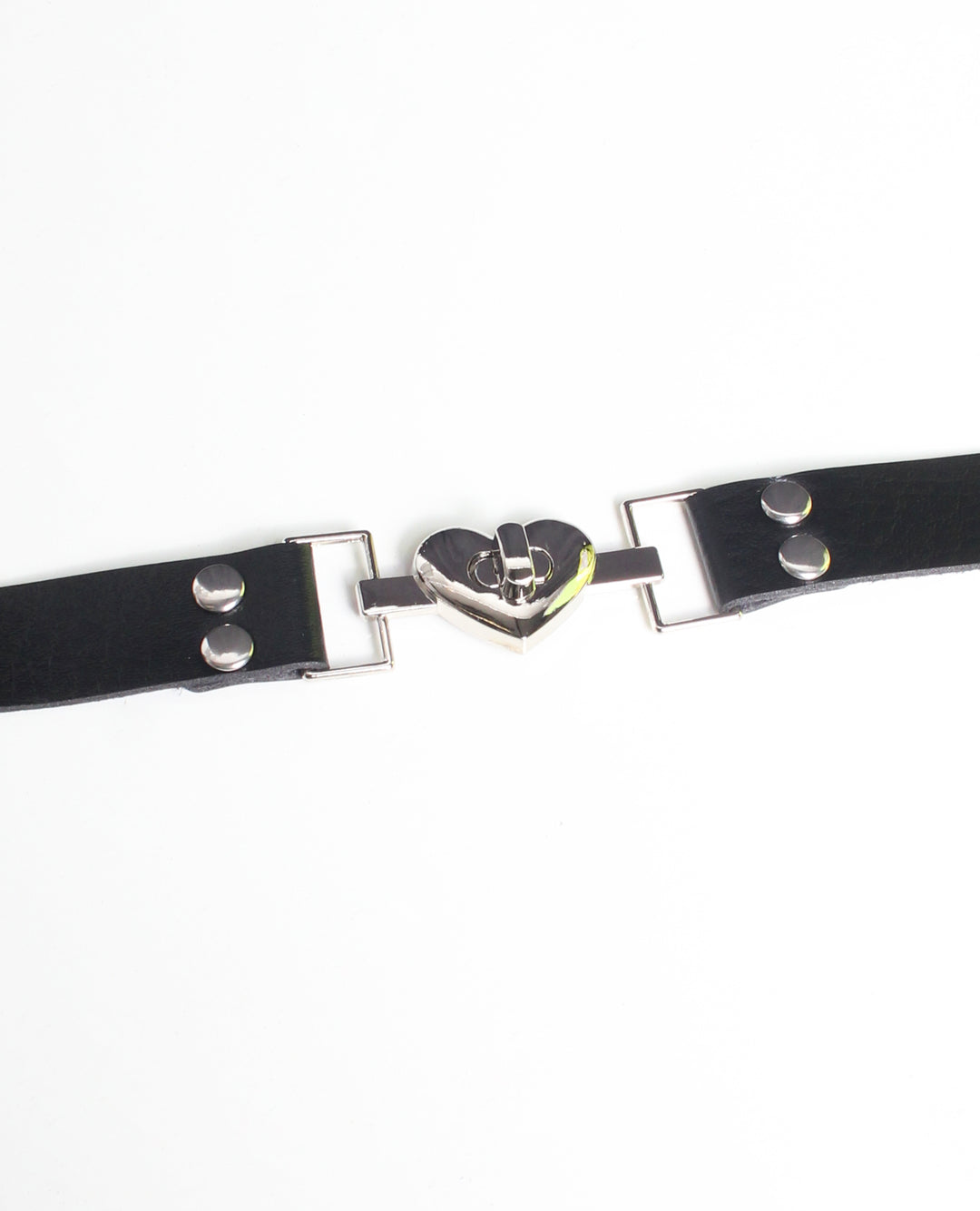CLASP HEART COLLAR