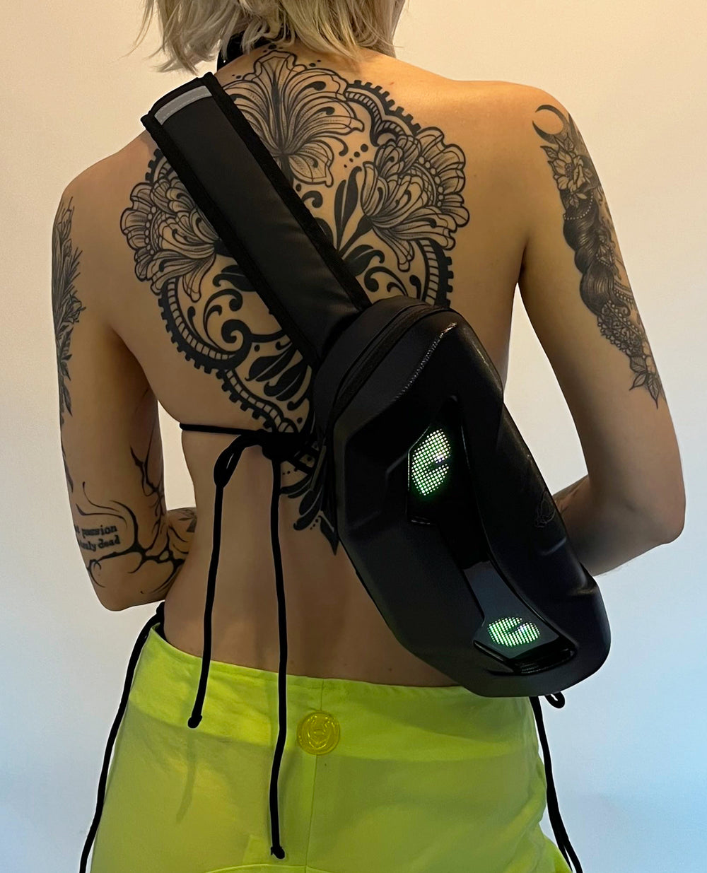 LED CROSS BODY ROBOT
