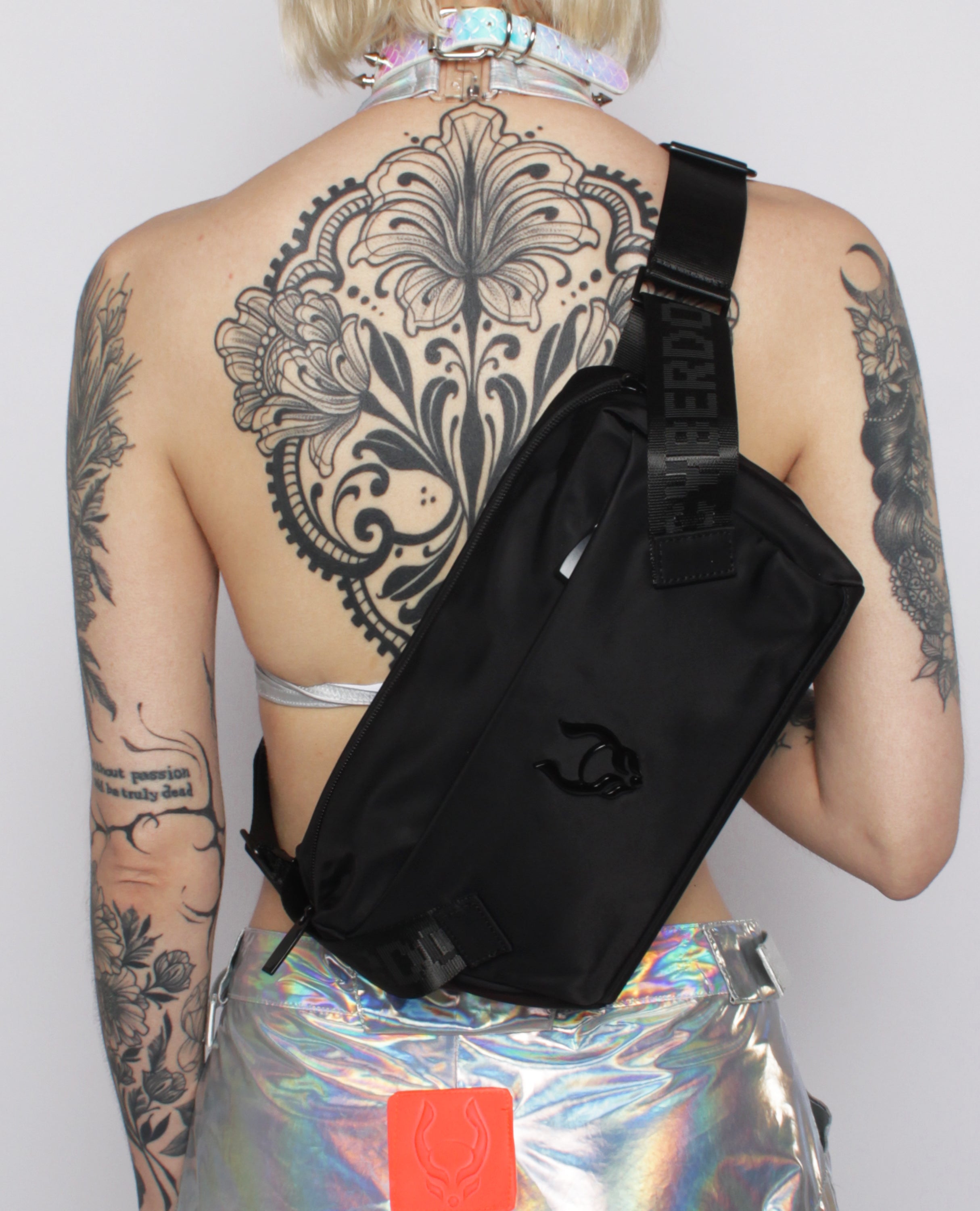 LOGO SLING BAG – Cyberdog