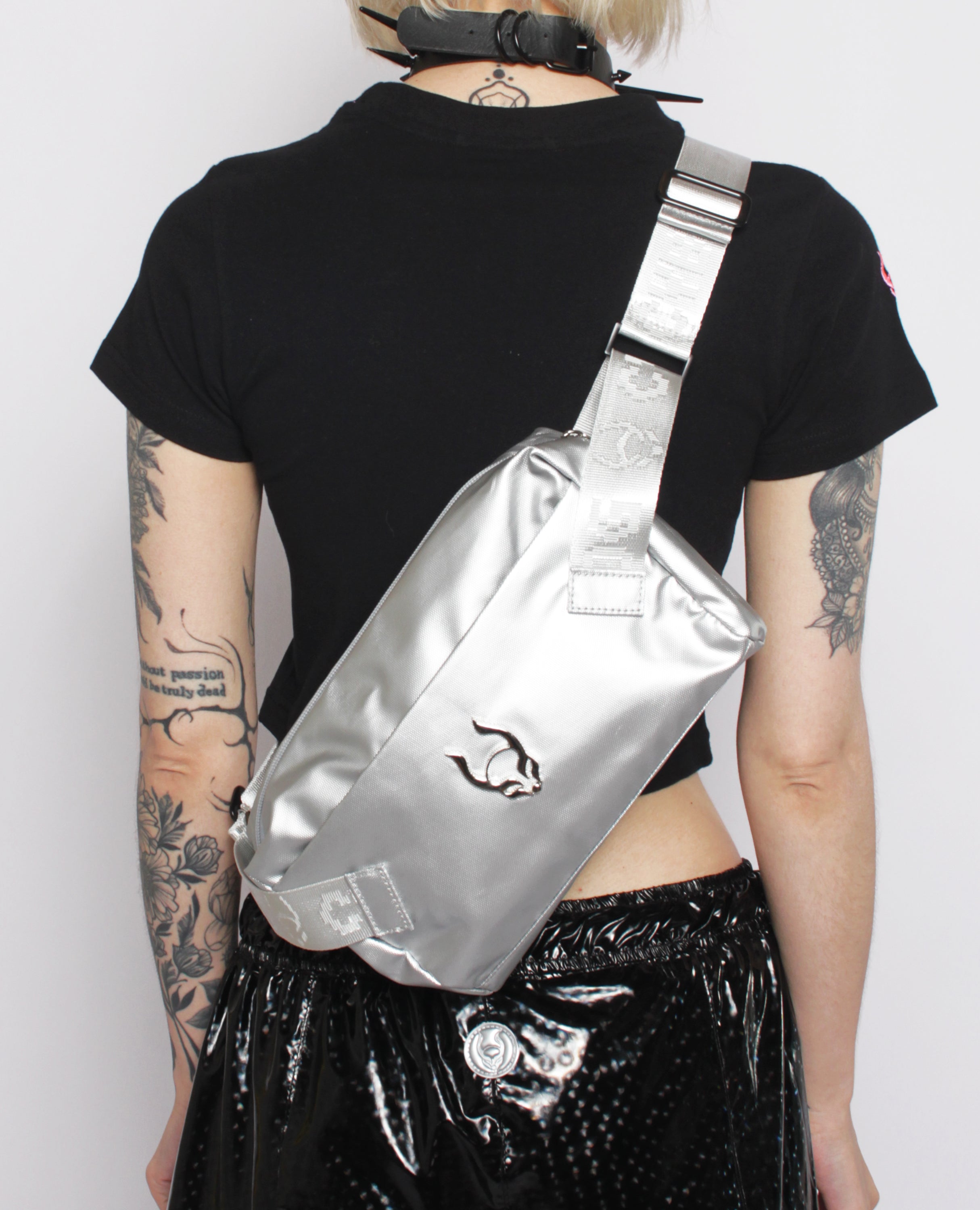 LOGO SLING BAG – Cyberdog