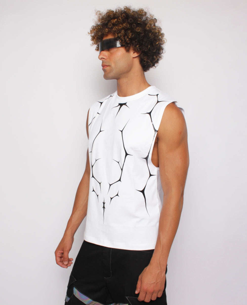 RAVE VEST THORNS LOGO