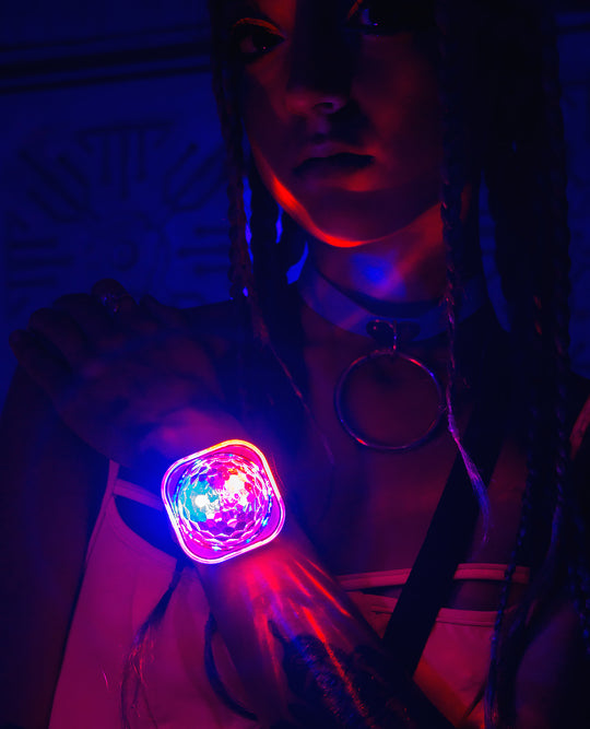 PORTABLE WRIST DISCO LIGHT.