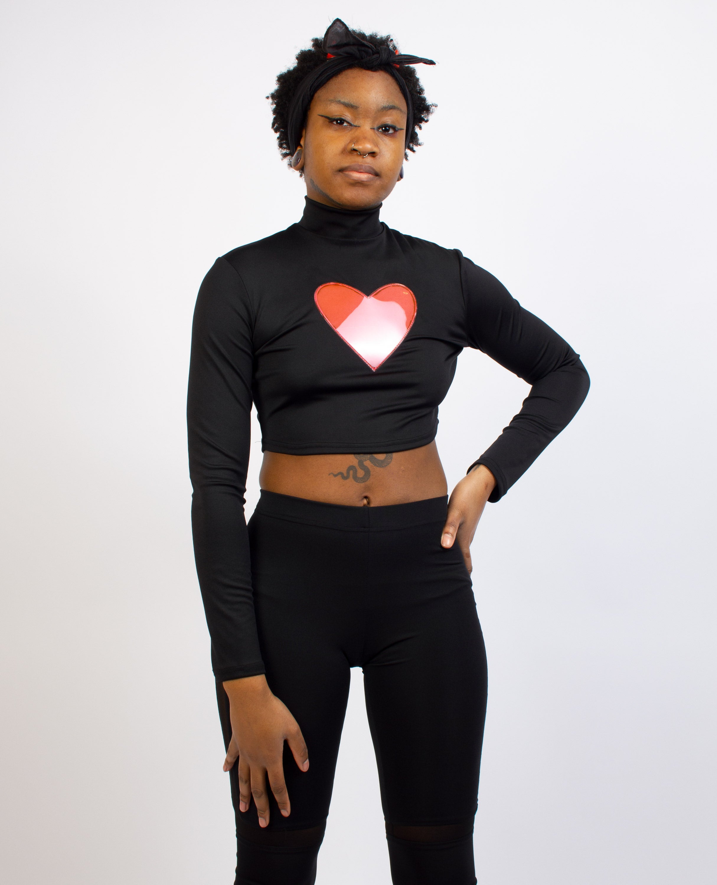 LUVA CROP L/S TOP BLACK PINK FRONT