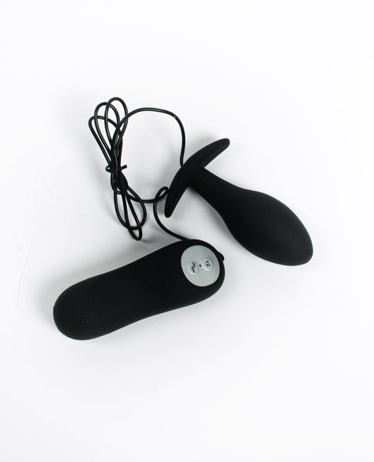 VIBRATING REMOTE ANAL PLUG.