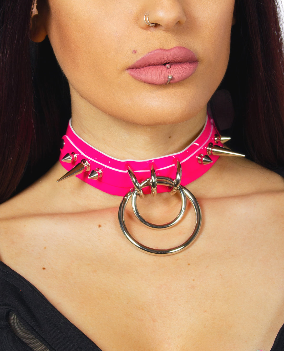 SPIKED DOUBLE RING COLLAR.