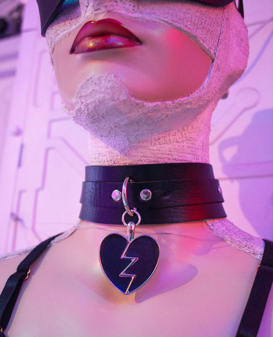 HEARTBREAKER COLLAR.