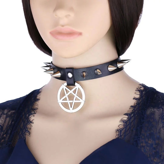 SPIKE PENTAGRAM COLLAR