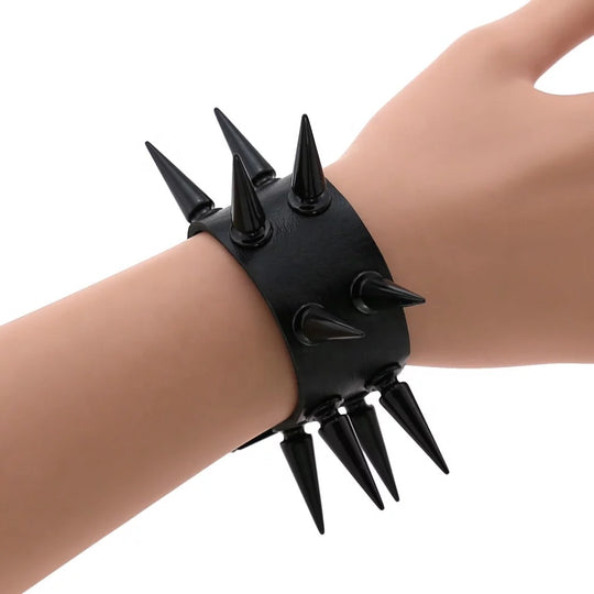 DOUBLE SPIKE CUFF