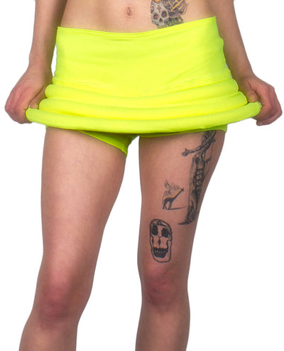 MOON HOTPANTS.